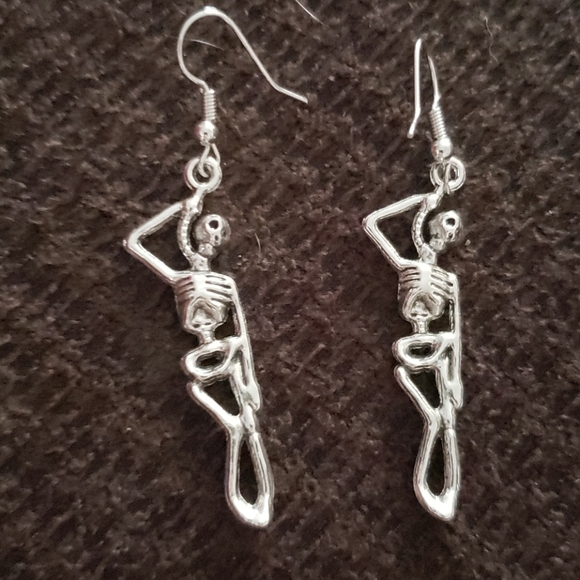 Skeleton charm earrings - Picture 4 of 4